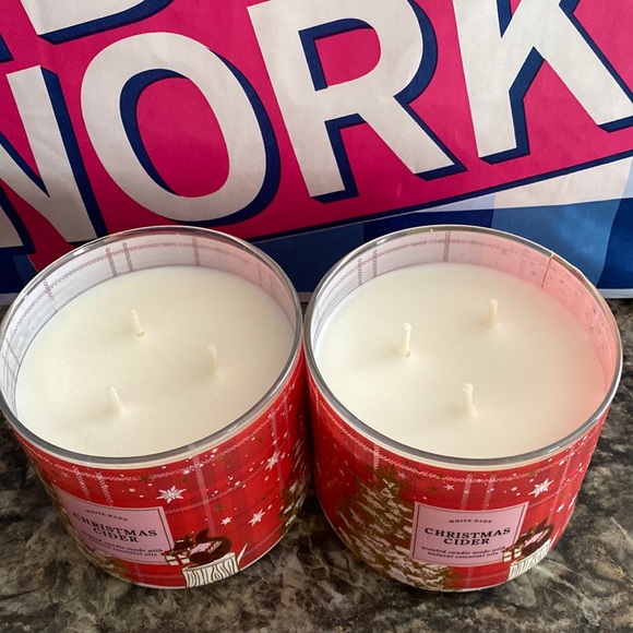 Bath & Body Works 3-Wick candles - Picture 5 of 7